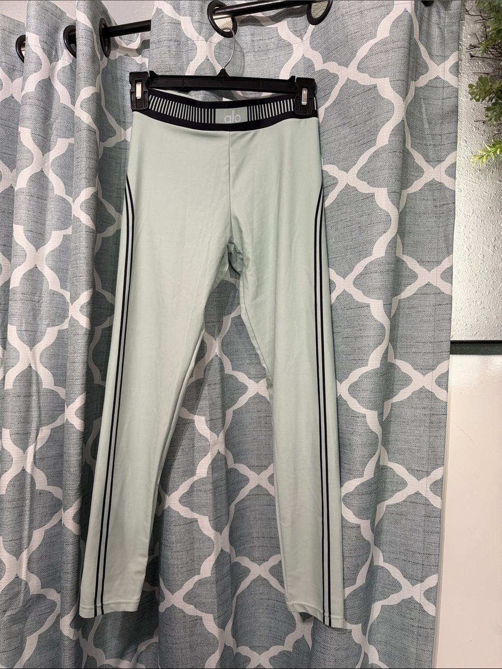 ALO Yoga Mint Leggings with Black Side Stripes (dupe)